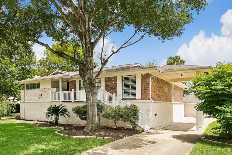 Photo 5 of 4715 Braesvalley Drive, Houston, TX