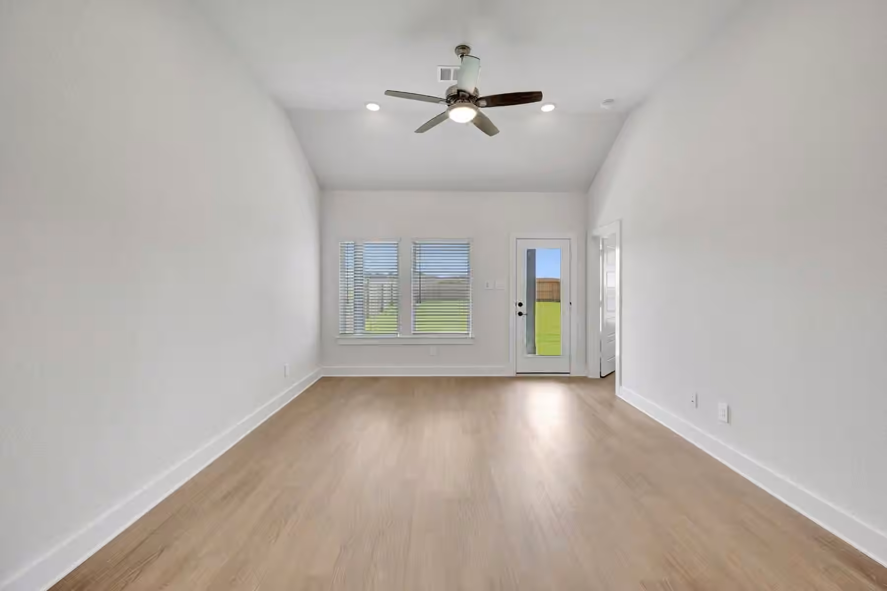 Photo 4 of 21215 Jacaranda Blossom Way, Tomball, TX