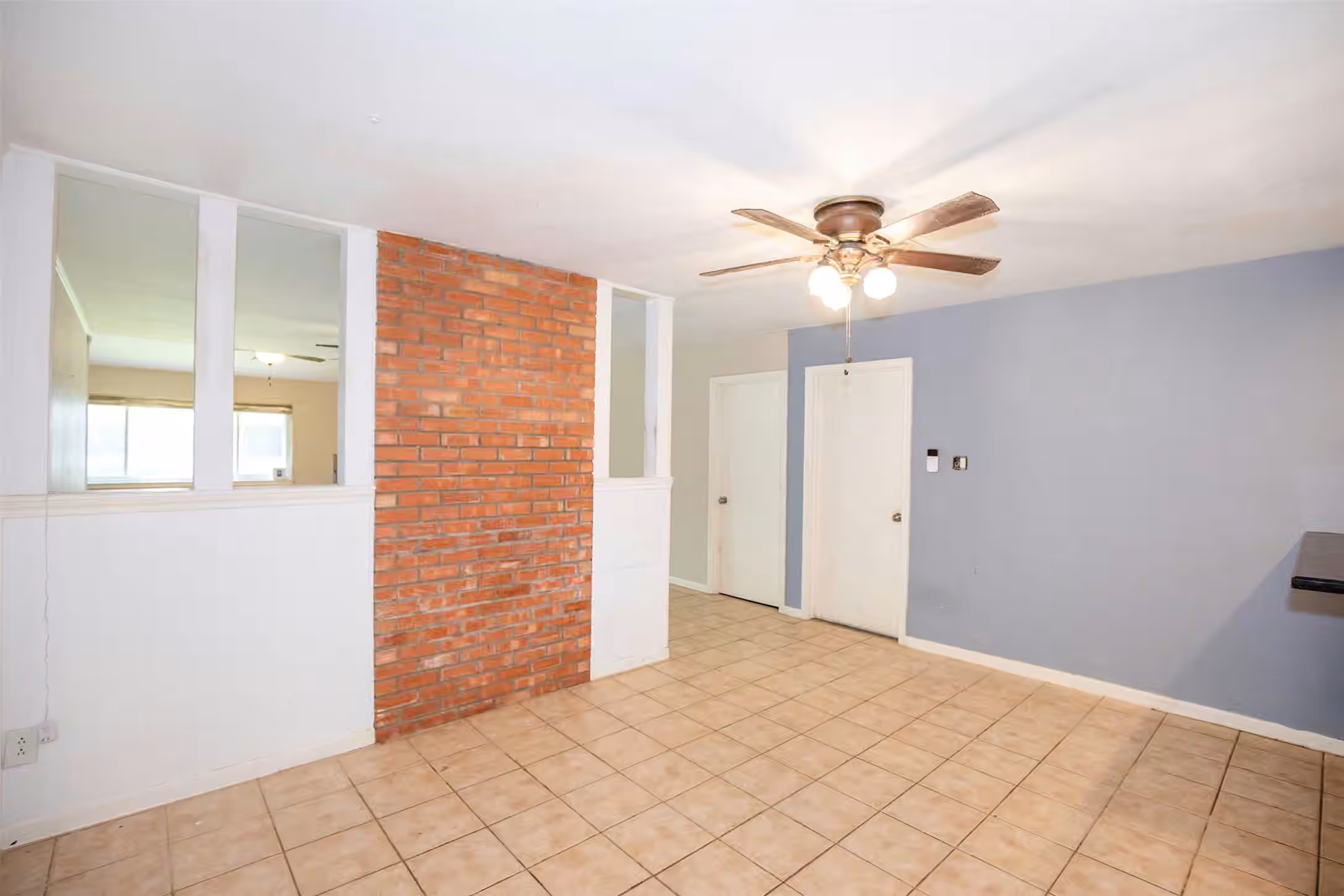 Photo 5 of 5011 Encino Court, Friendswood, TX