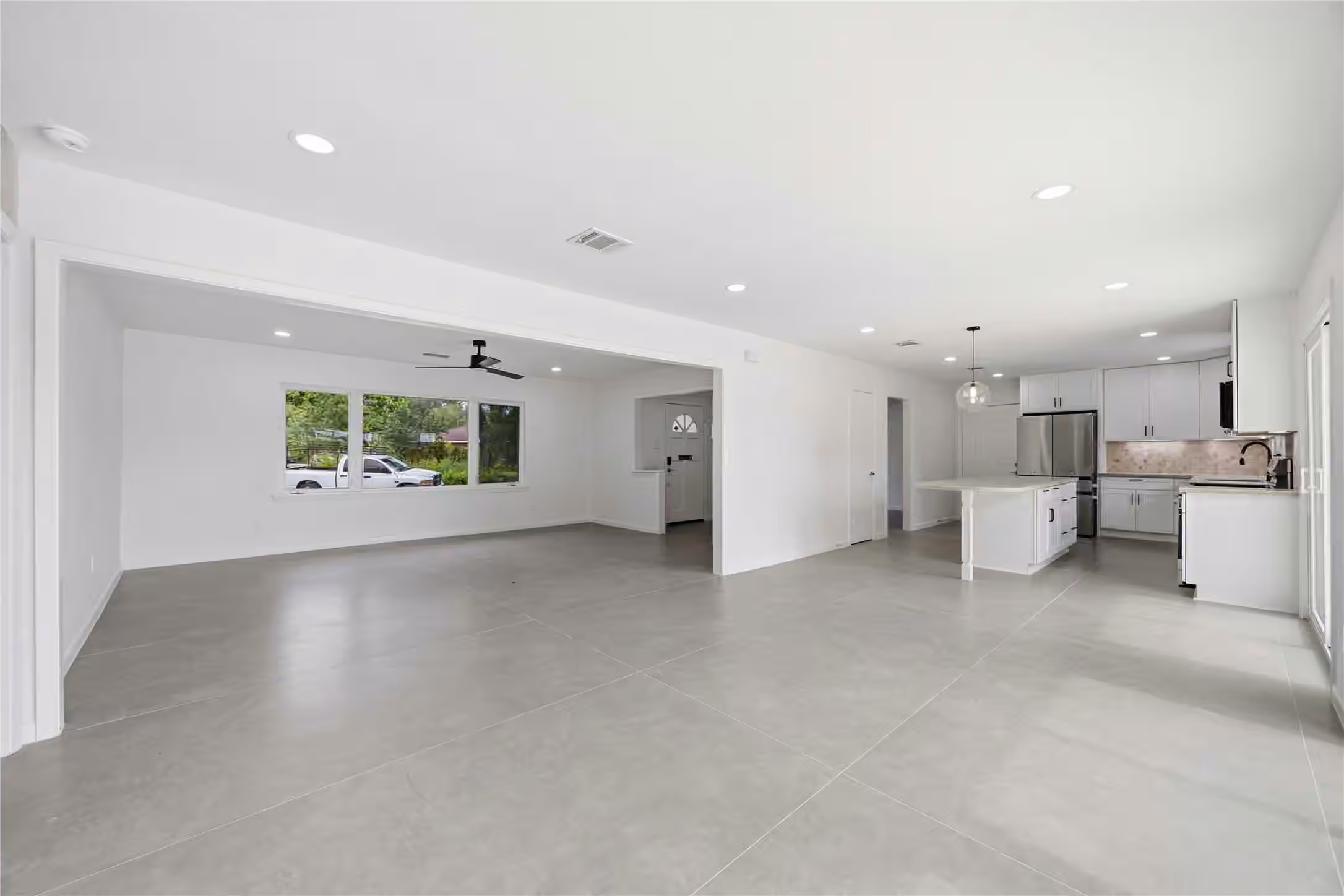 Photo 5 of 8419 Bluegate Court, Houston, TX