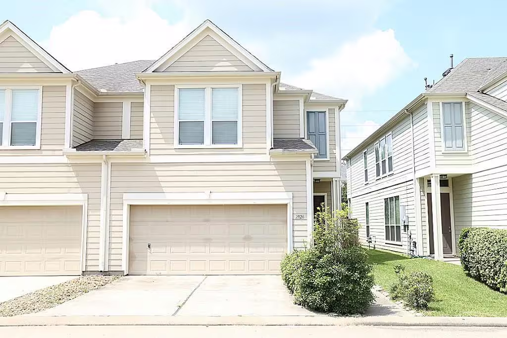 Photo 2 of 2926 Hebert Trail Drive, Houston, TX