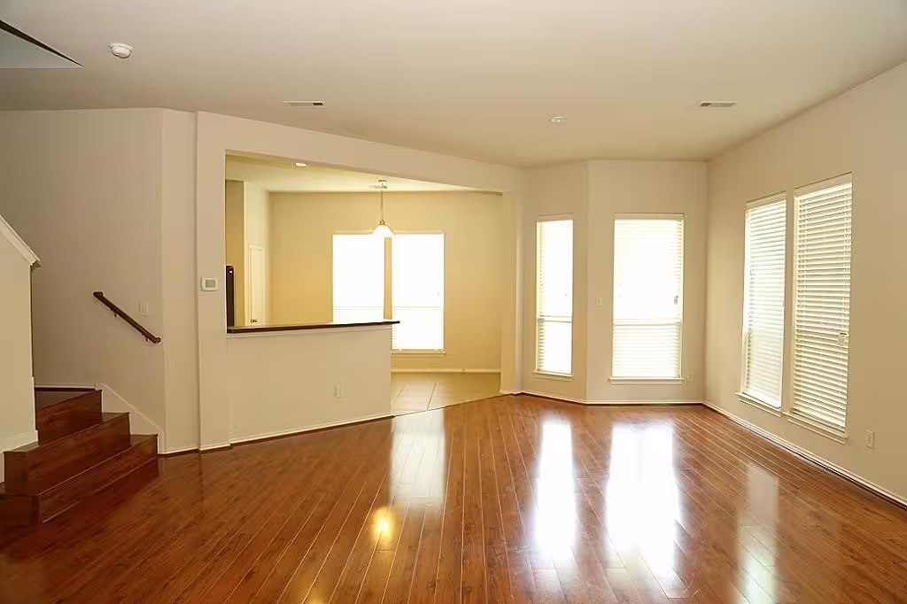 Photo 4 of 2926 Hebert Trail Drive, Houston, TX