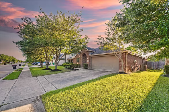 Photo 2 of 3335 Jane Way, Richmond, TX