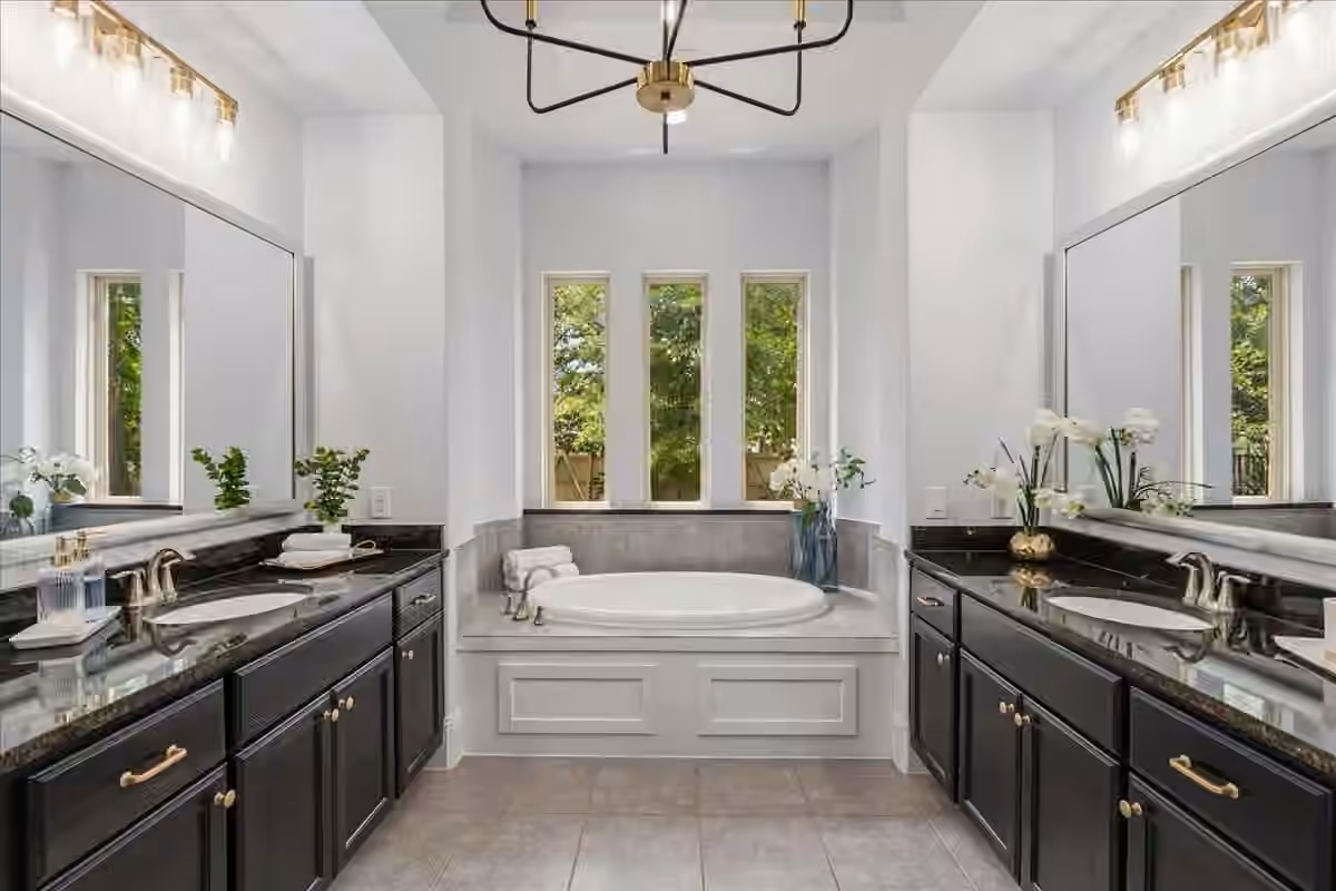 Photo 5 of 17018 Sweet Bay Court, Conroe, TX