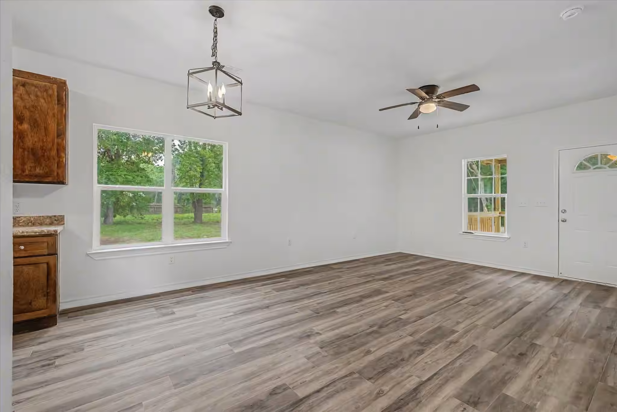 Photo 4 of 517 E Linney Street, Dayton, TX
