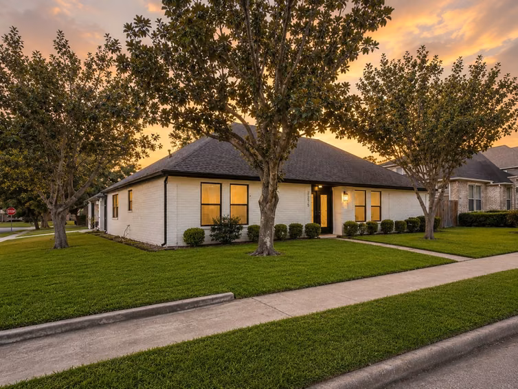 Photo 2 of 2275 Woodland Springs Street, Houston, TX