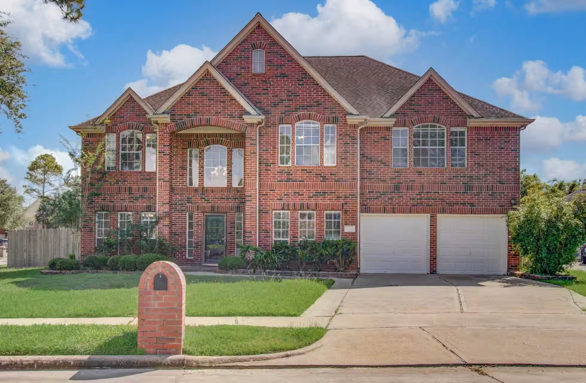 Photo of 1402 Pine Knot Court, Pearland, TX