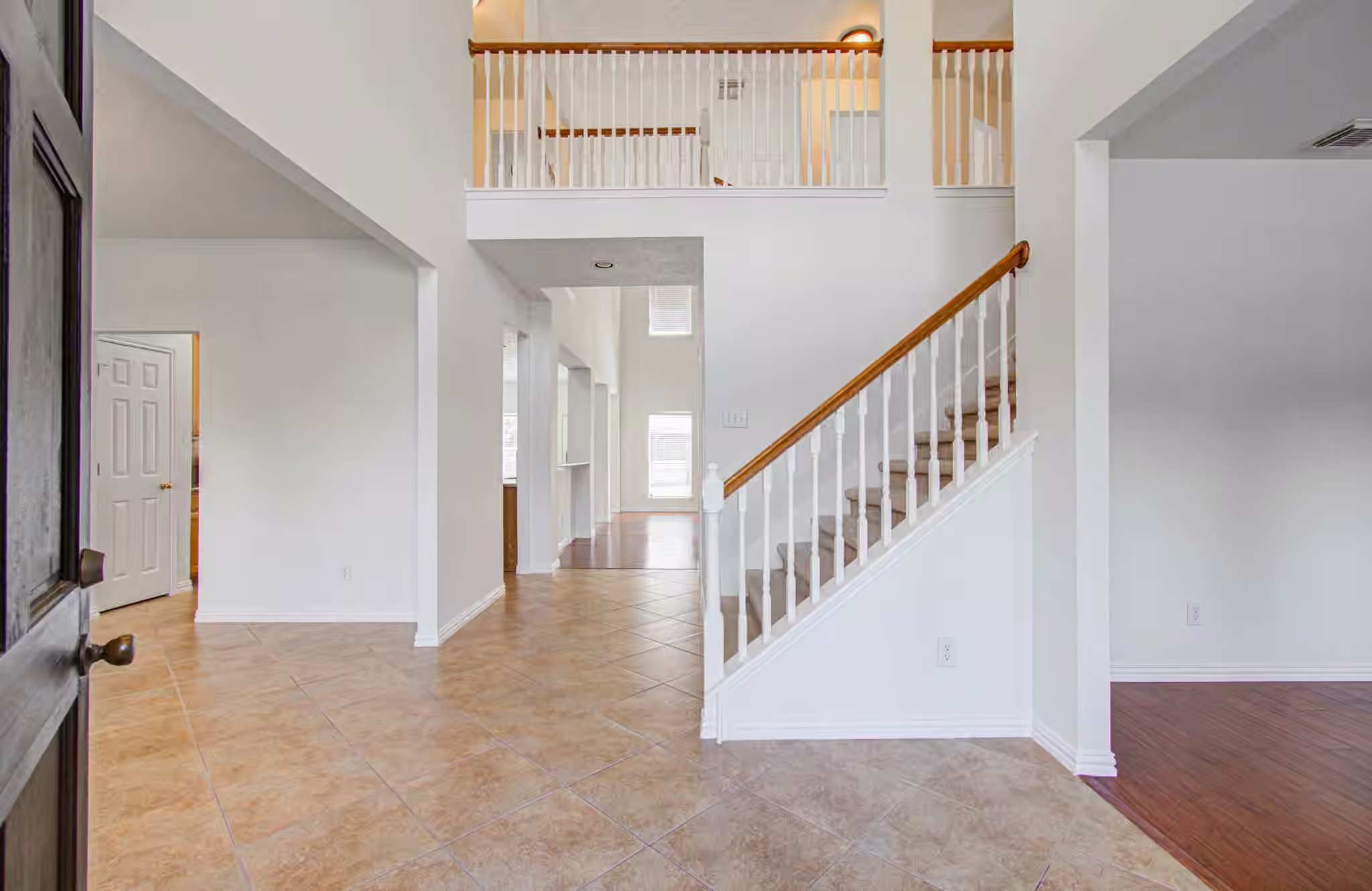 Photo 3 of 1402 Pine Knot Court, Pearland, TX