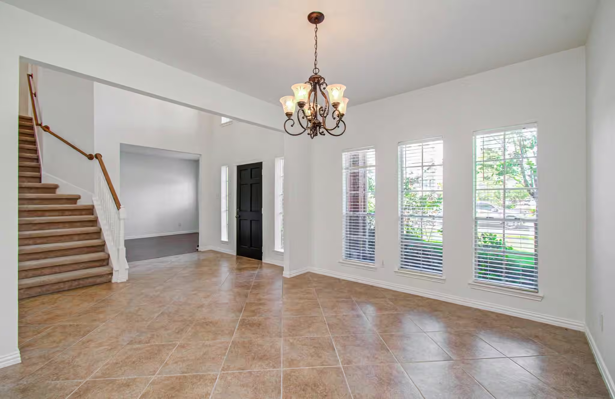 Photo 4 of 1402 Pine Knot Court, Pearland, TX