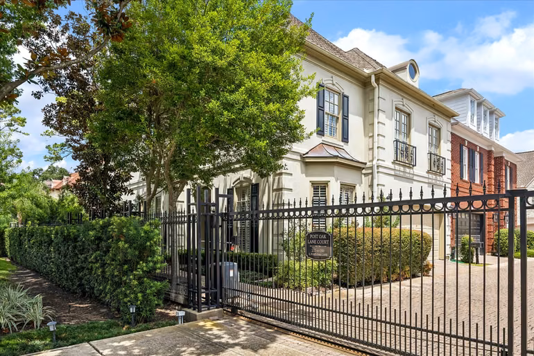 Photo 4 of 240 S Post Oak Lane, Houston, TX