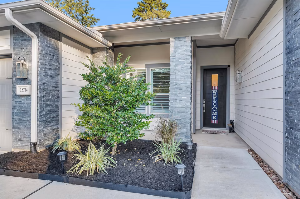 Photo 5 of 15714 Corinthian Way, Willis, TX