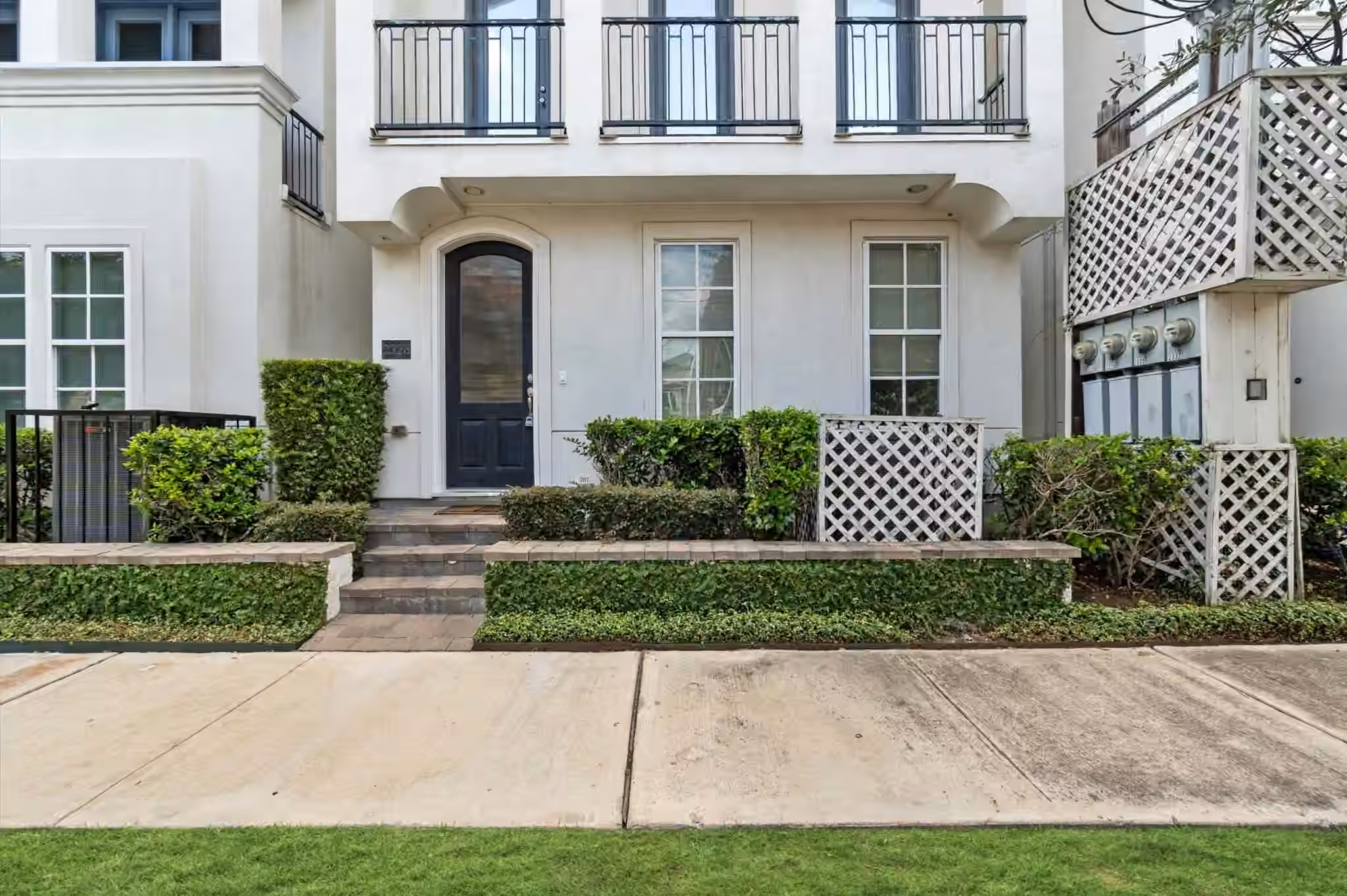 Photo 2 of 2326 Hutchins Street, Houston, TX