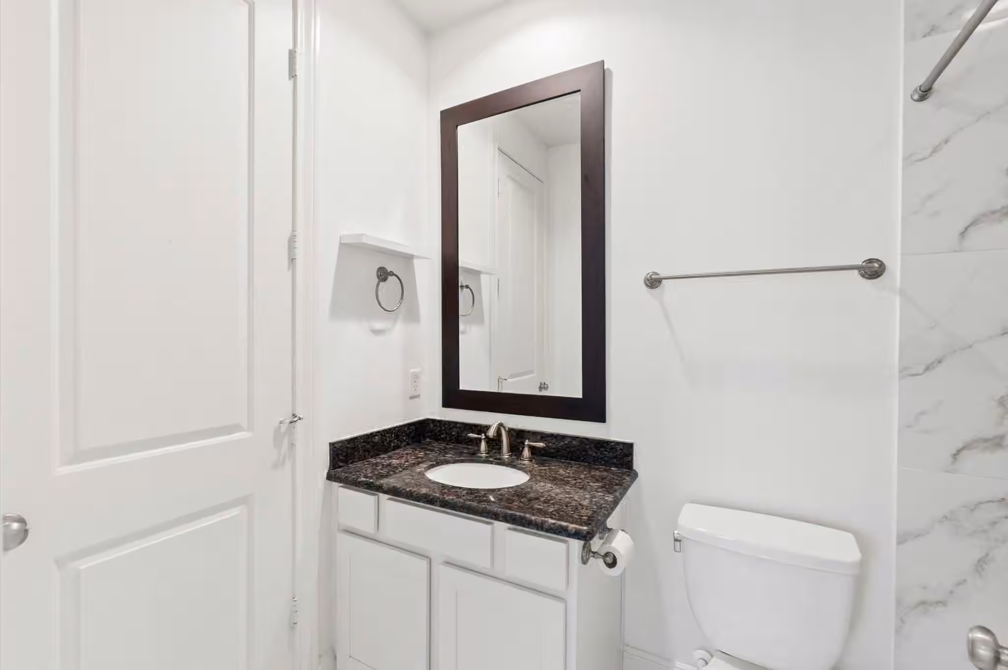 Photo 4 of 2326 Hutchins Street, Houston, TX