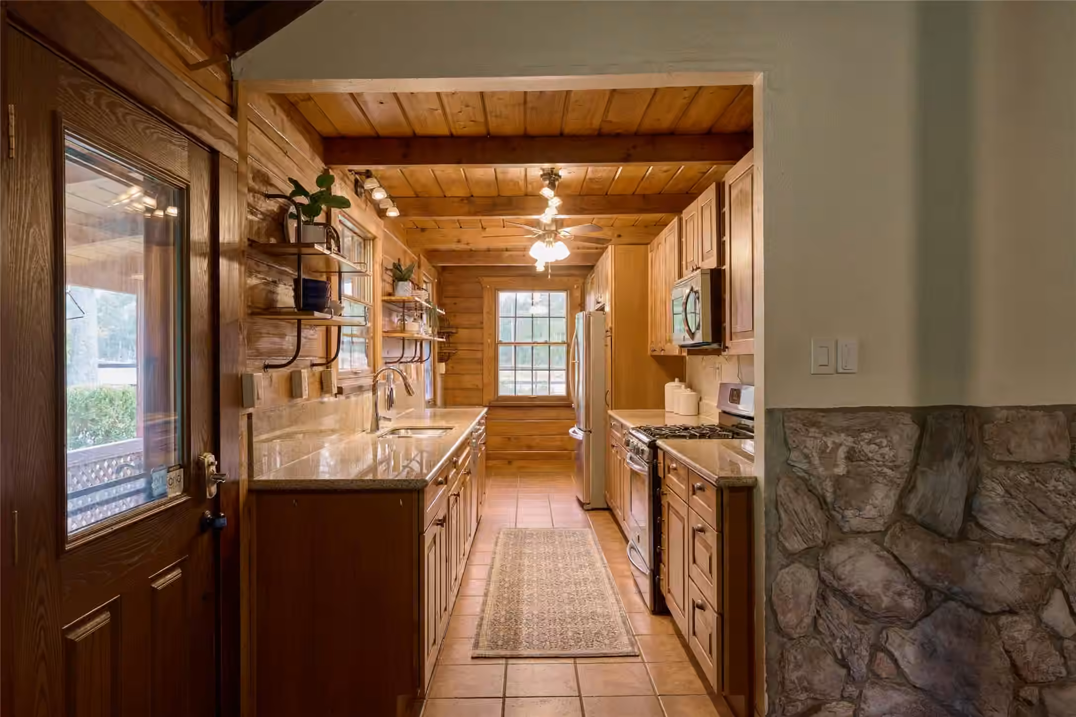 Photo 5 of 18233 Country Place Drive, Conroe, TX