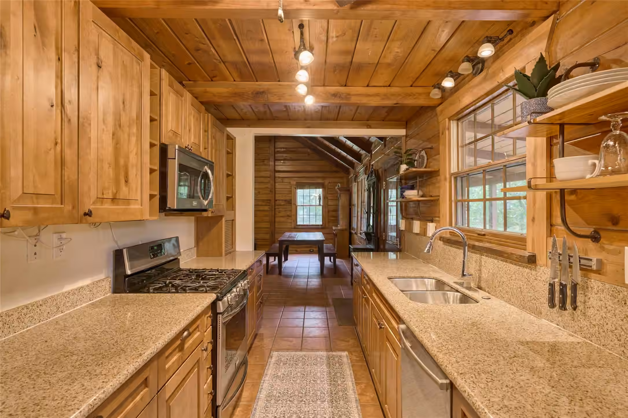 Photo 7 of 18233 Country Place Drive, Conroe, TX