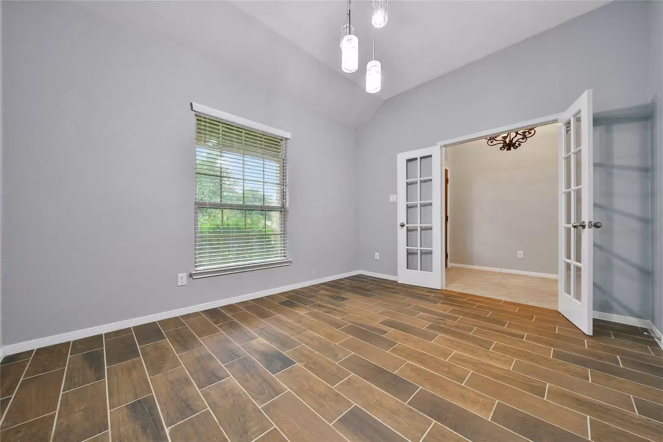 Photo 3 of 5511 Claymore Meadow Lane, Spring, TX