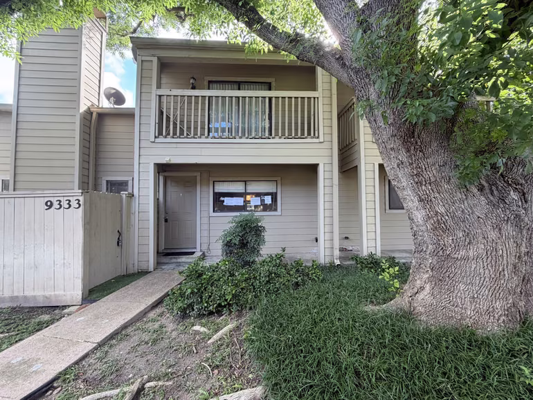 Photo 2 of 9333 Pagewood Lane, Houston, TX