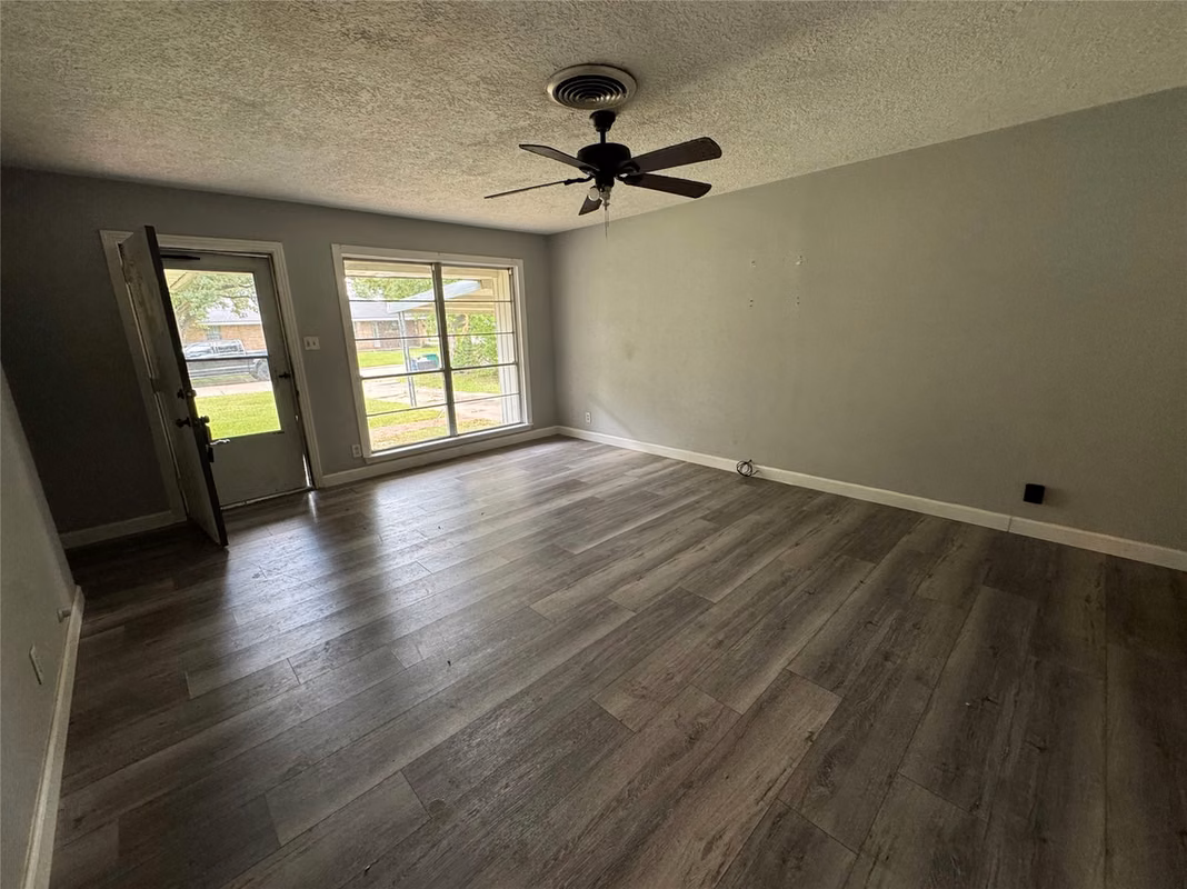 Photo 5 of 311 Alta Vista Drive, Pasadena, TX