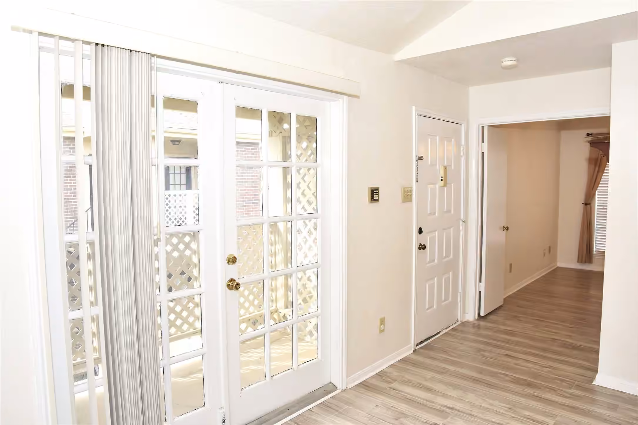 Photo 4 of 2121 El Paseo Street 2000, Houston, TX