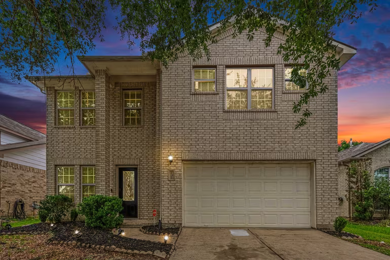 Photo 2 of 2705 Golden Creek Lane, Pearland, TX