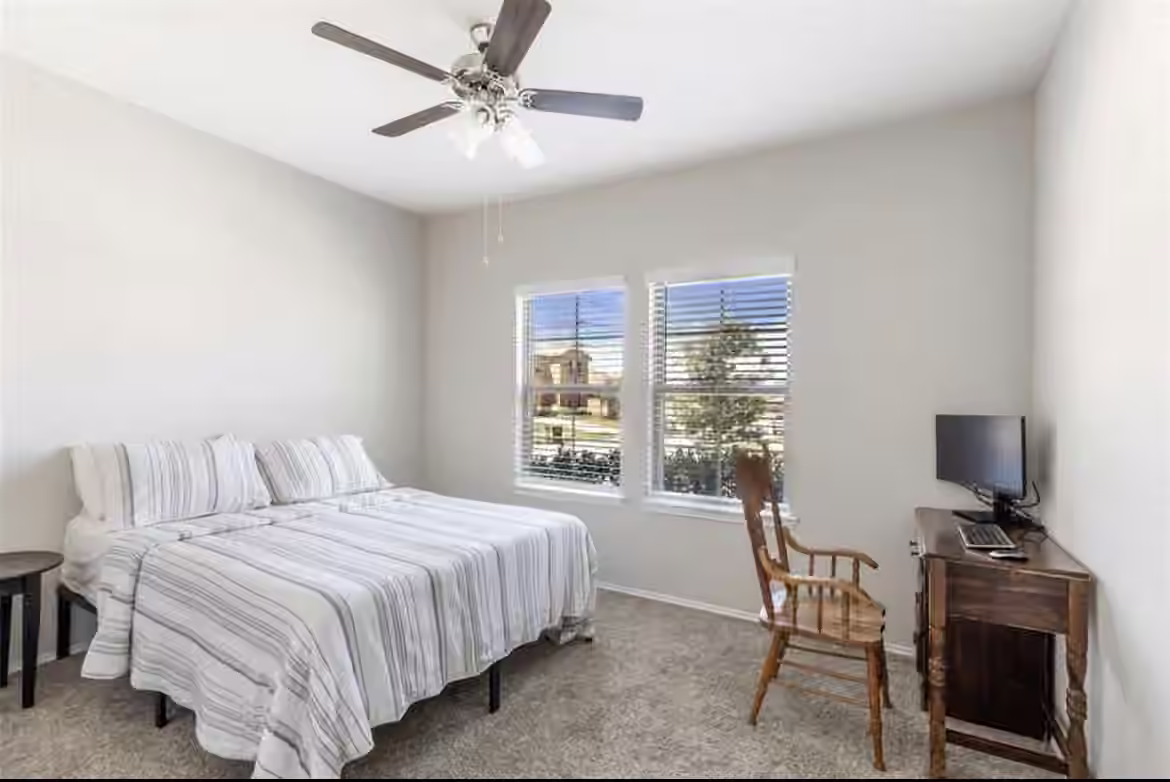 Photo 5 of 3902 Country Club Drive, Baytown, TX