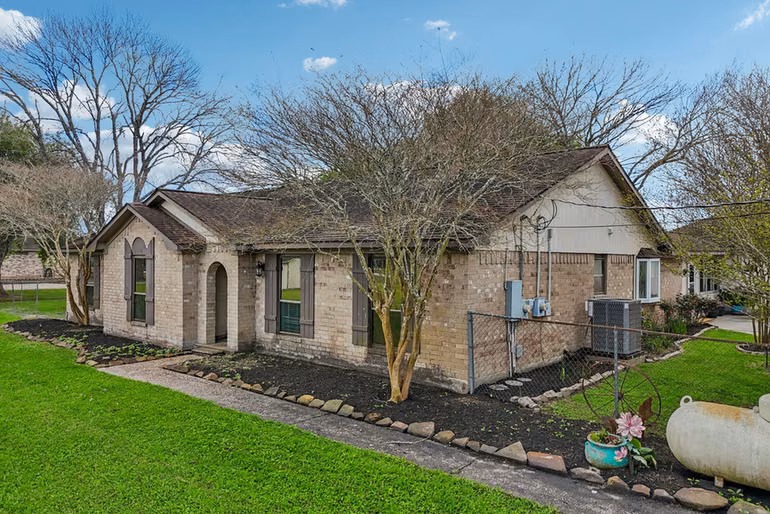 Photo 2 of 13917 Countryside Street, Santa Fe, TX