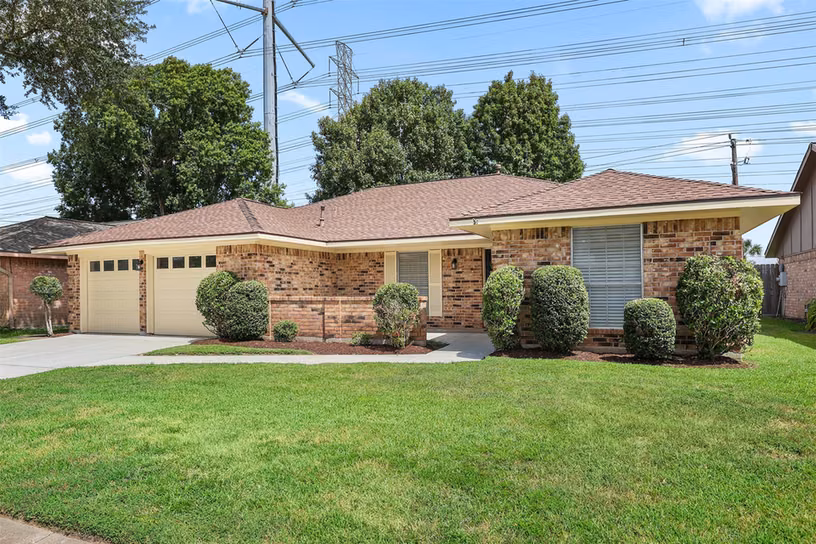 Photo 2 of 1009 N Amy Drive, Deer Park, TX