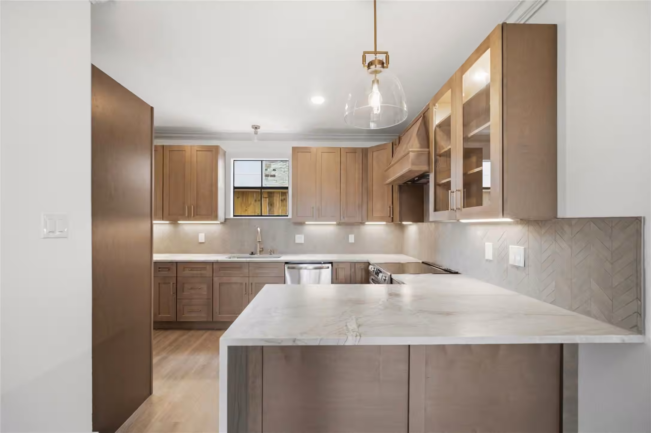 Photo 3 of 2606 Nantucket Drive, Houston, TX