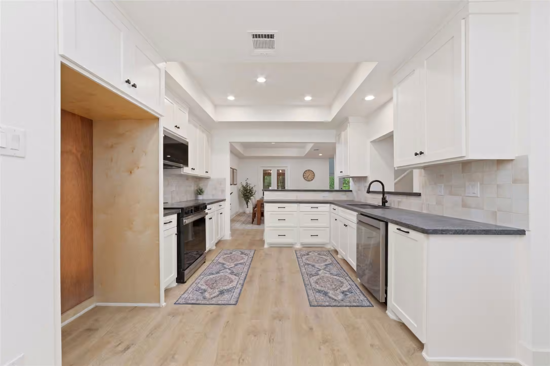 Photo 7 of 9374 Briar Forest Drive, Houston, TX