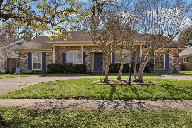 Photo 2 of 6207 S Braeswood Boulevard, Houston, TX