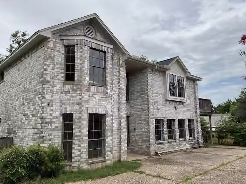 Photo 2 of 5407 Victoria Drive, Rosharon, TX