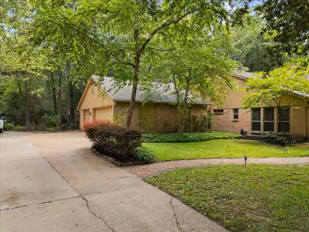 Photo 3 of 2802 Valley Manor Drive, Houston, TX