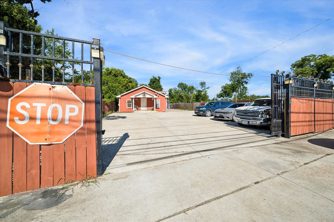 Photo 7 of 9944 E Hardy Road, Houston, TX