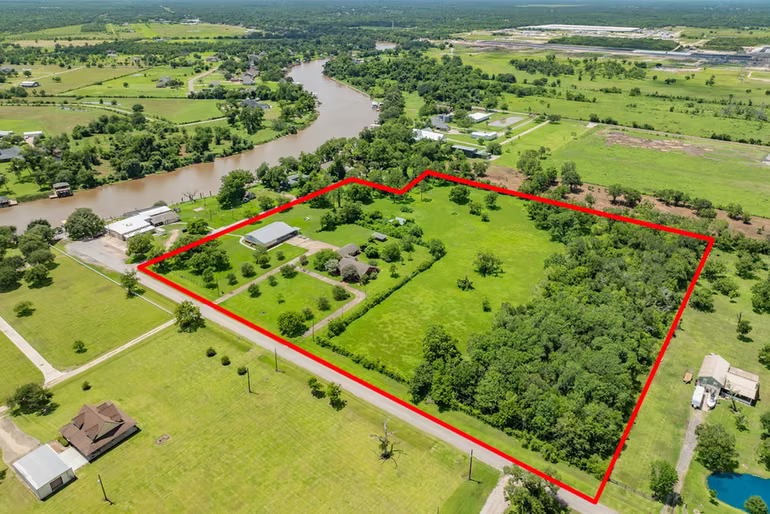 Photo 2 of 2910 County Road 519, Brazoria, TX