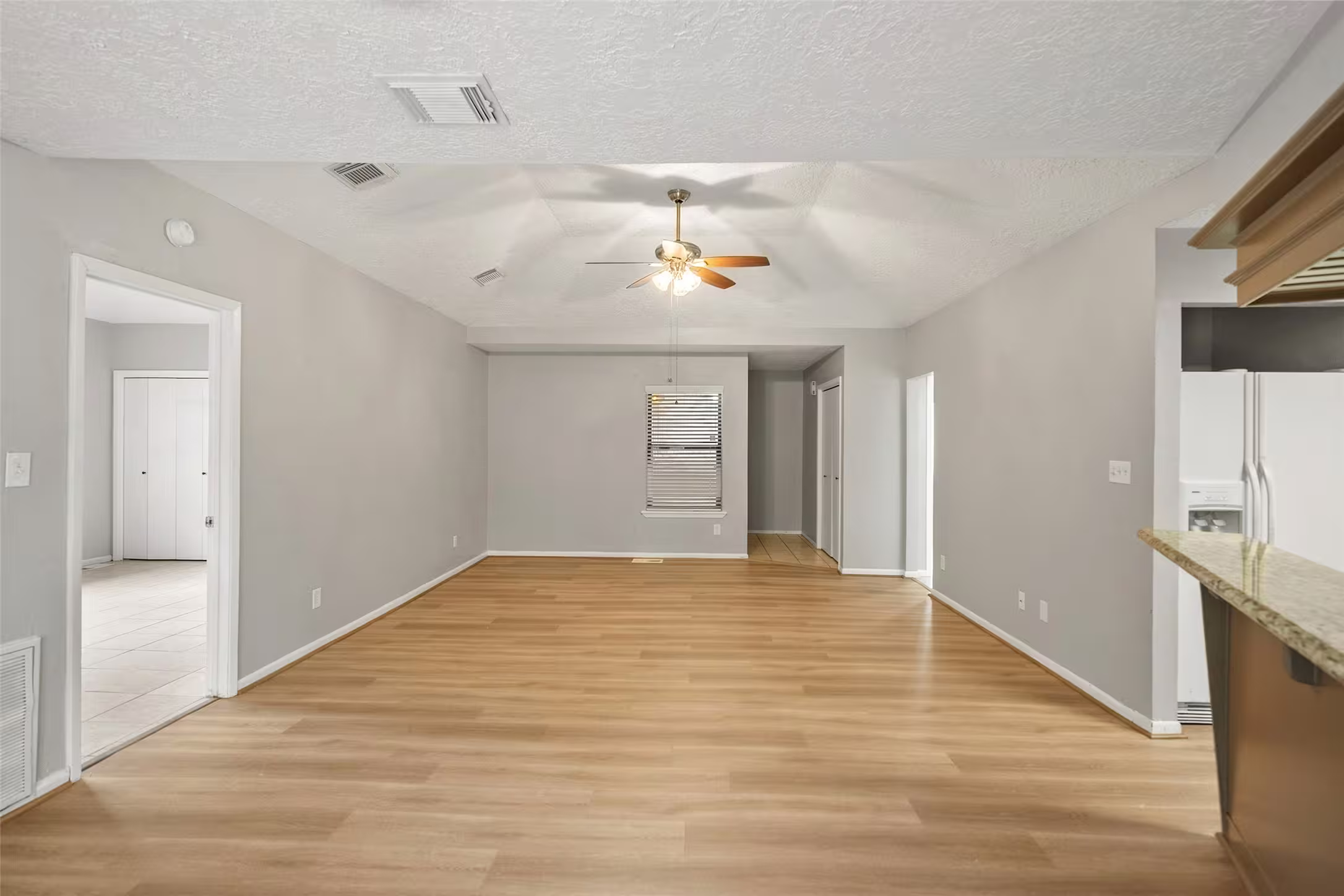 Photo 4 of 25 Shady Oak Lane, Conroe, TX