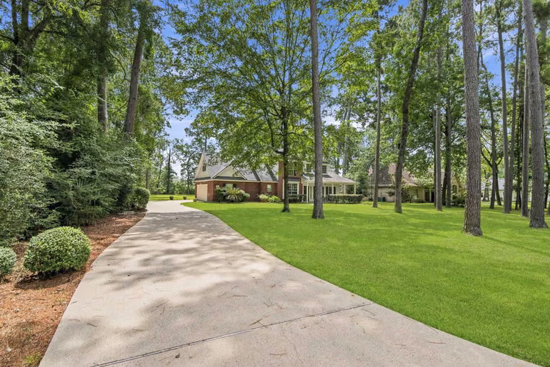 Photo 4 of 14 Creek Forest Lane, Conroe, TX