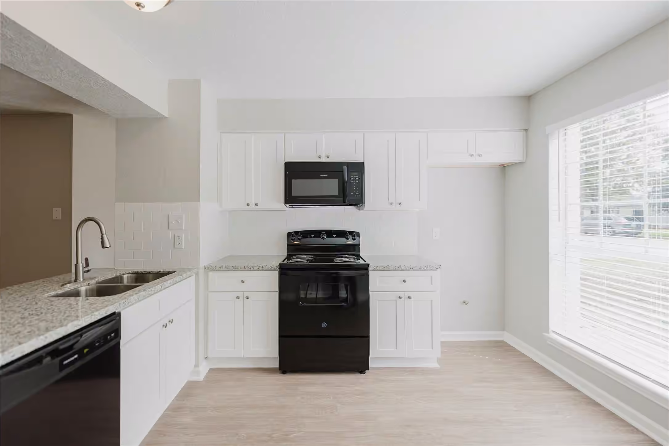 Photo 5 of 1109 Missouri Street, South Houston, TX
