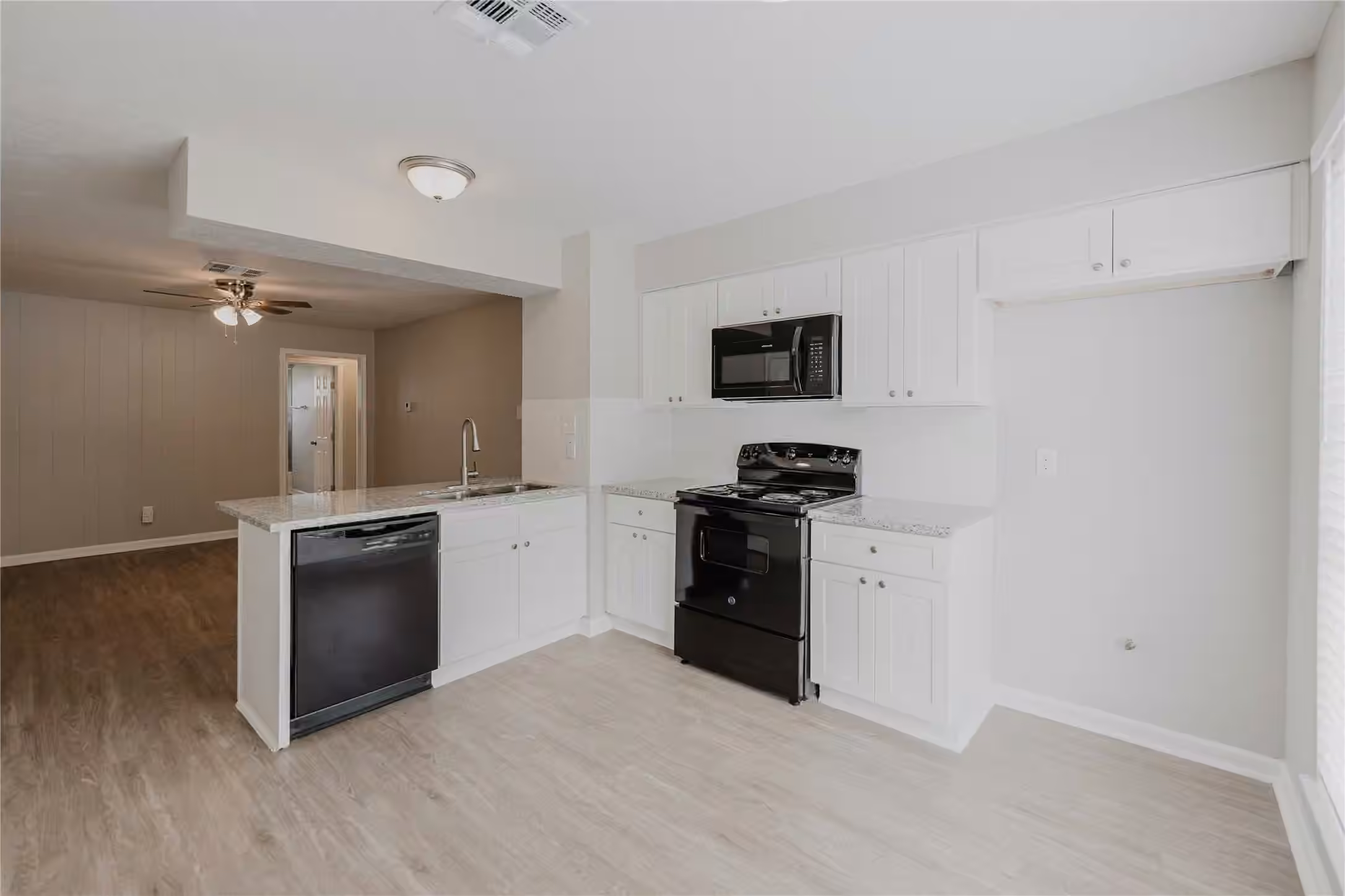 Photo 7 of 1109 Missouri Street, South Houston, TX