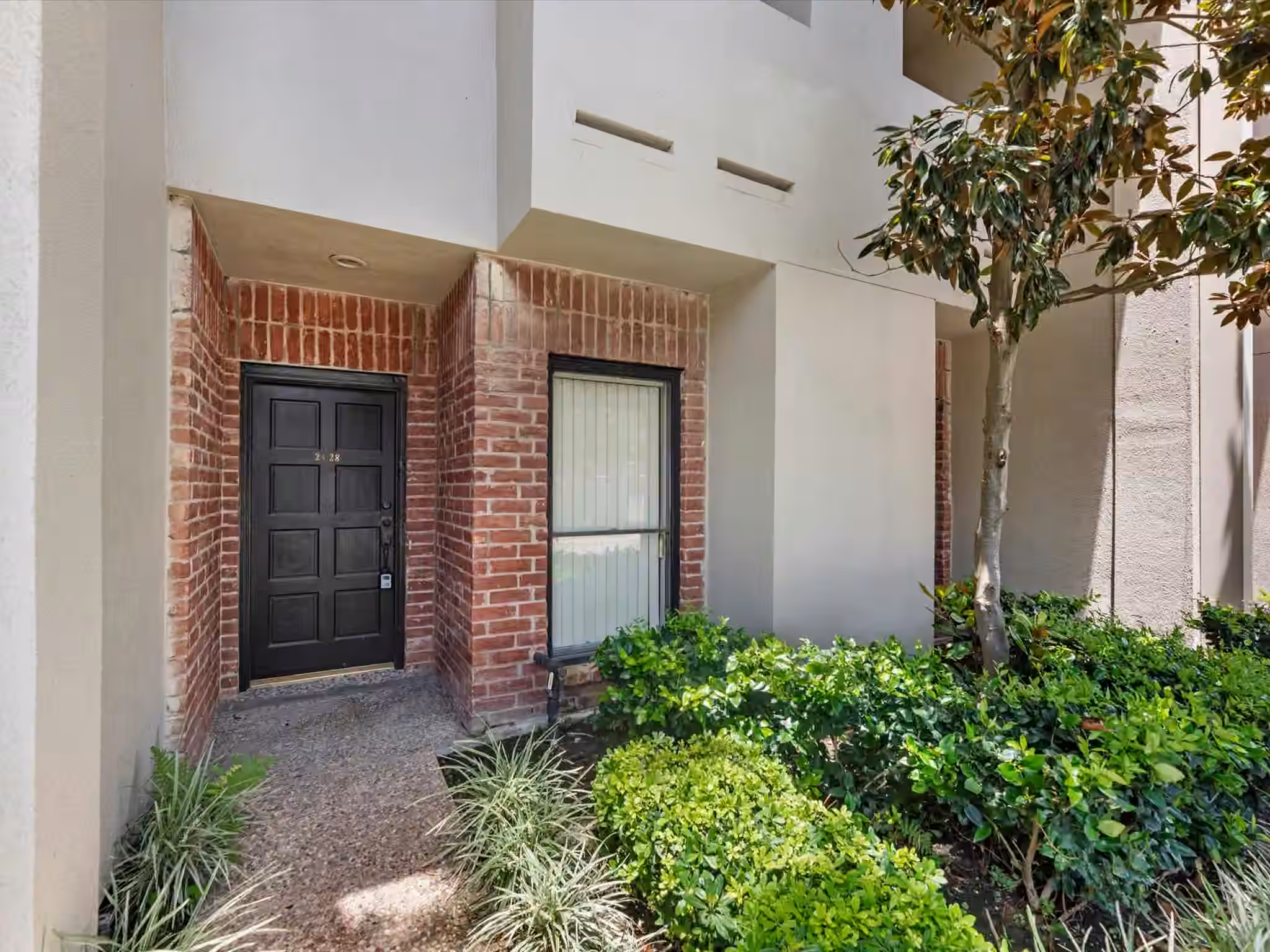 Photo 3 of 2428 Bering Drive 2428, Houston, TX