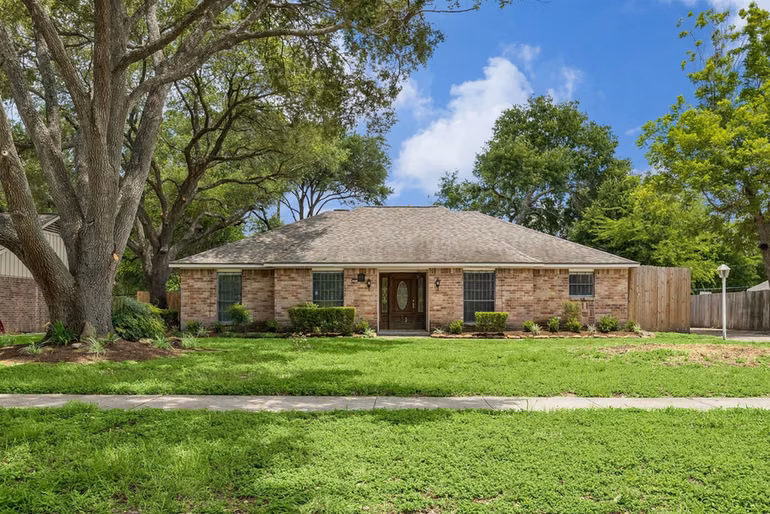 Photo 3 of 15510 Jersey Drive, Houston, TX