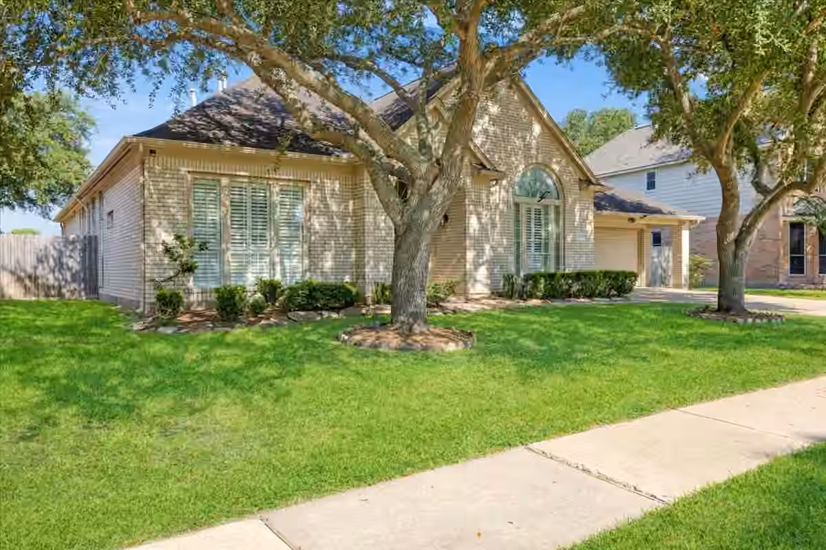 Photo 3 of 3010 Ravensport Drive, Pearland, TX