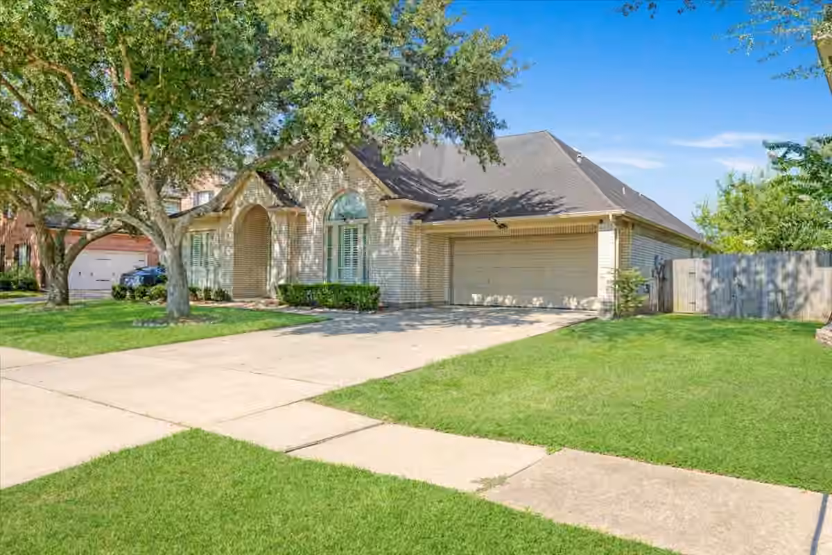 Photo 4 of 3010 Ravensport Drive, Pearland, TX