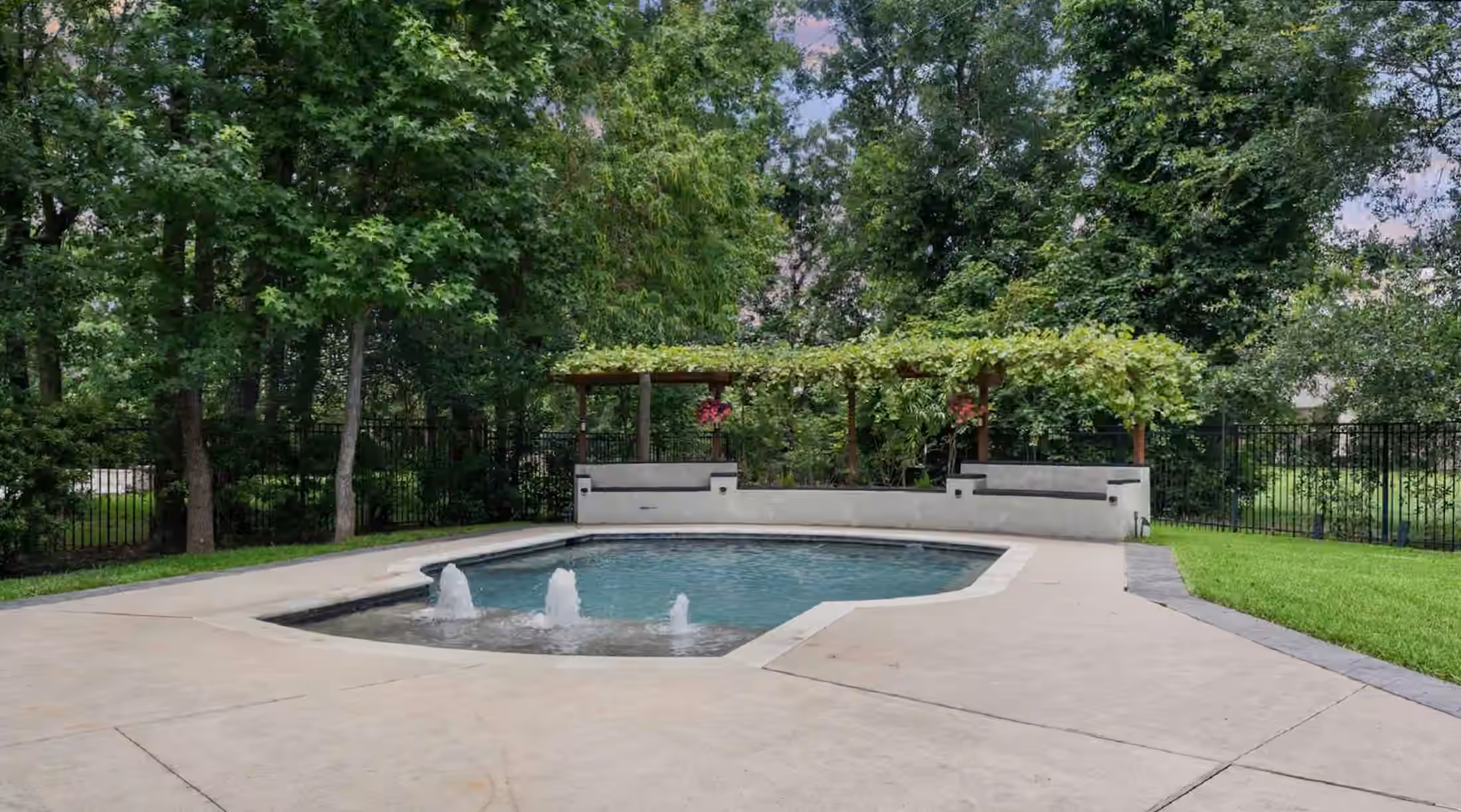 Photo 2 of 8130 Beckett Creek Lane, Humble, TX