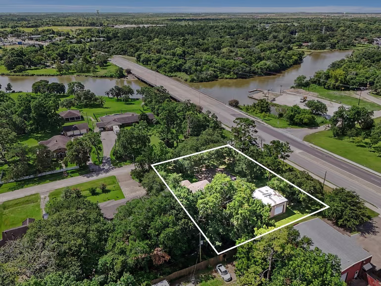 Photo of 2917 48th Street, Dickinson, TX 77539