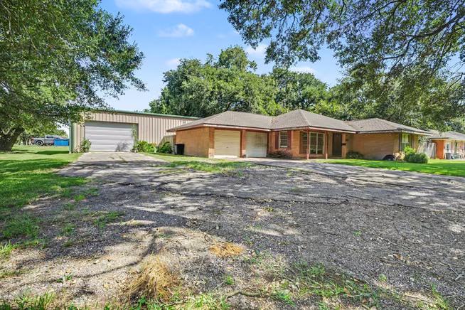 Photo 4 of 2917 48th Street, Dickinson, TX