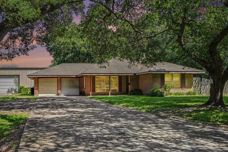 Photo 5 of 2917 48th Street, Dickinson, TX