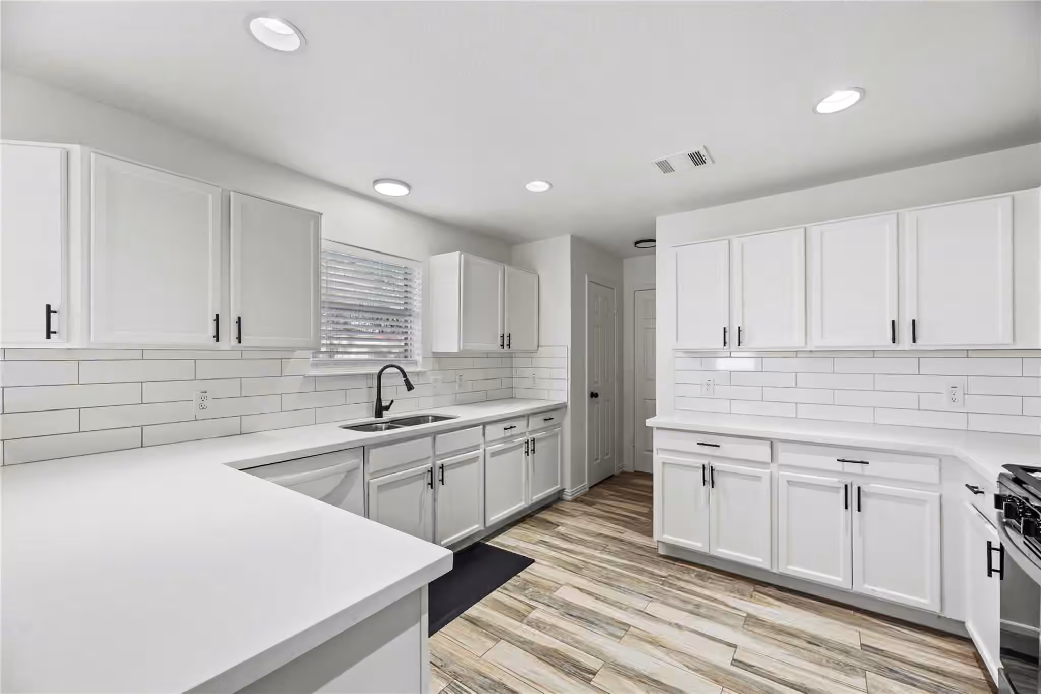 Photo 4 of 11946 Solon Springs Drive, Tomball, TX