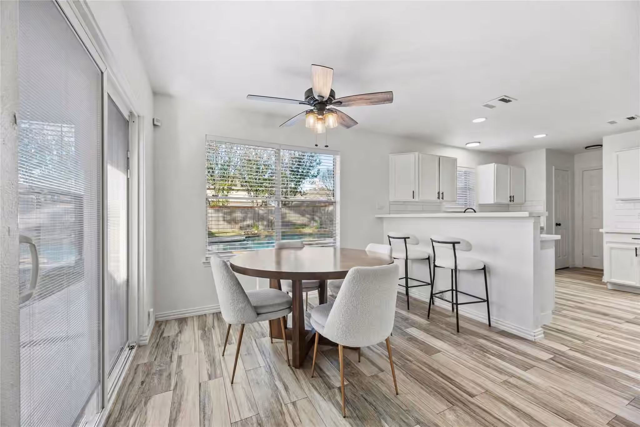 Photo 5 of 11946 Solon Springs Drive, Tomball, TX