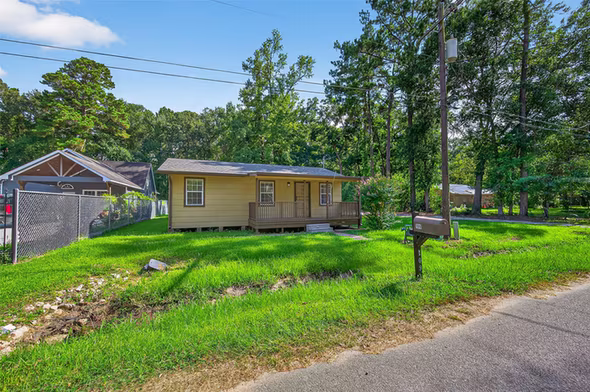 Photo 3 of 109 Meadows Street, Cleveland, TX