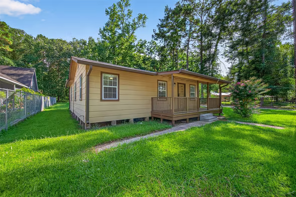 Photo 4 of 109 Meadows Street, Cleveland, TX